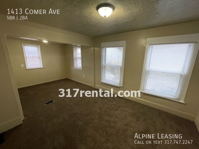 Building Photo - HUGE garage/workshop combo (has working el...