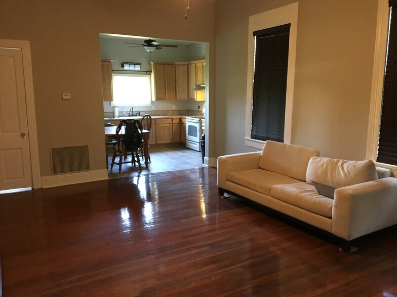 Living - 1039 lady of the lake rd