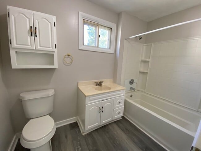 Building Photo - Charming 3BR with Main-Level Suite, Garage...