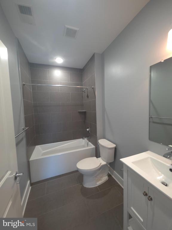 Building Photo - 3925 Haverford Ave