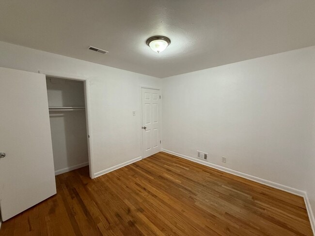 Building Photo - Beautifully Updated Home near Federal & Al...
