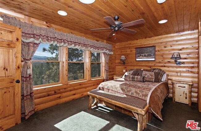 Building Photo - 1165 Green Mountain Dr