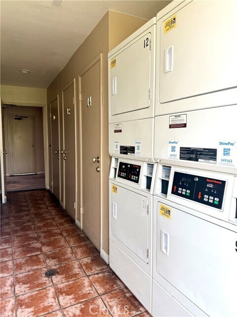 Building Photo - 7826 Topanga Canyon Blvd