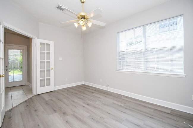 Building Photo - 1803 Red Bud Ln