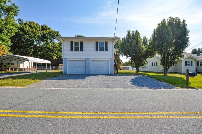 Building Photo - 2-Bedroom Retreat on Country Haven Lane – ...