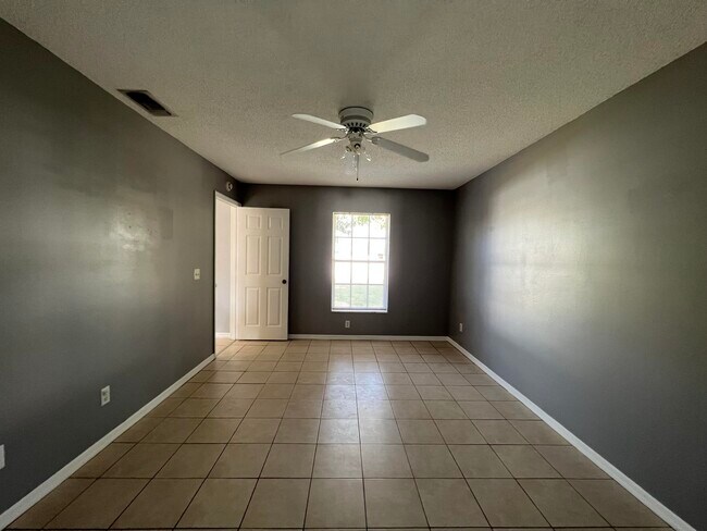 Building Photo - 1841 SW Angelico Ln
