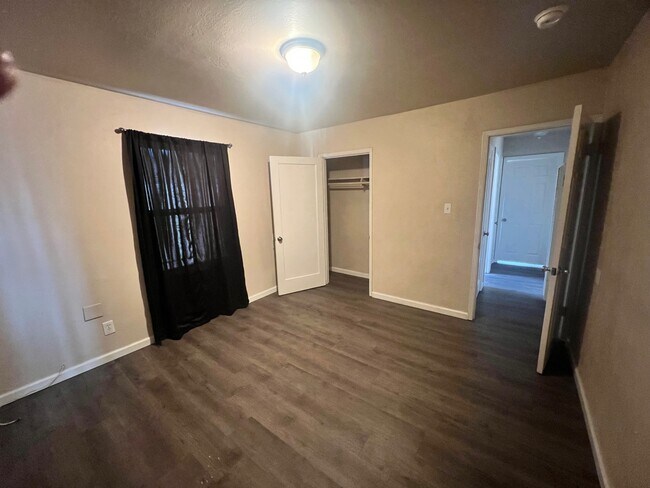 Building Photo - 215 Odessa Ave