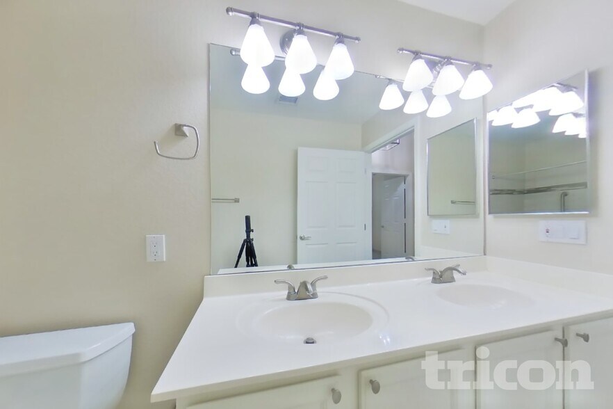 Building Photo - 15028 W Elko Dr