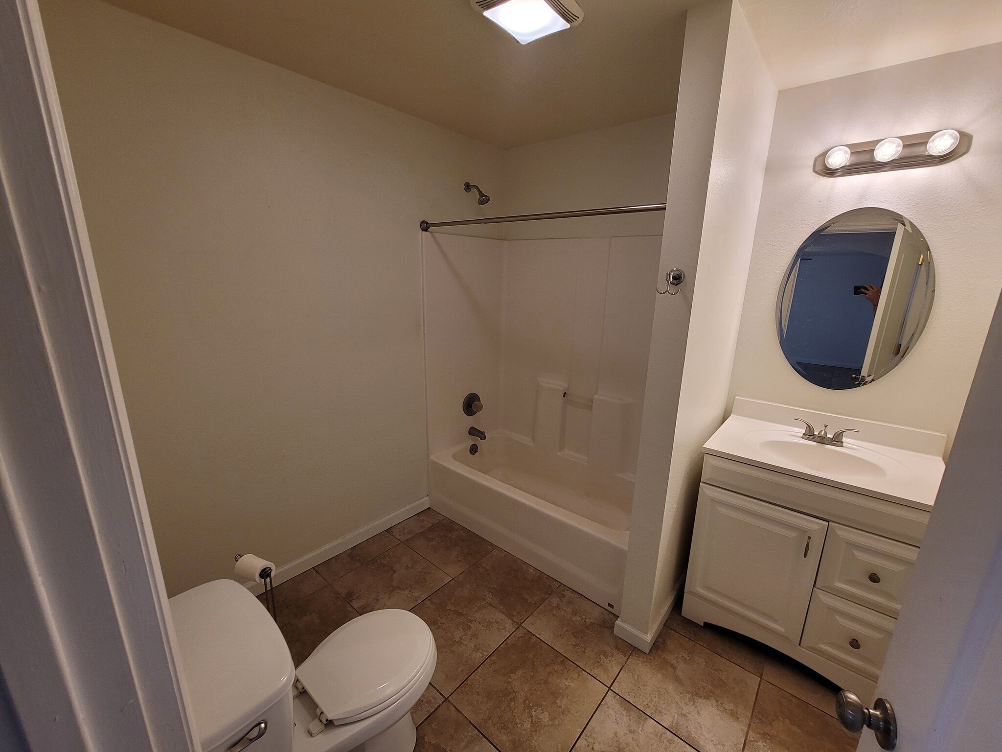 Building Photo - 555 S Tuttle Ave