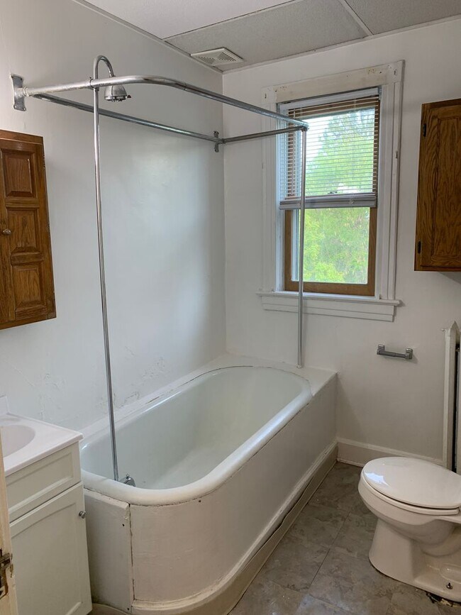 Building Photo - 2128-2130 E 2nd St