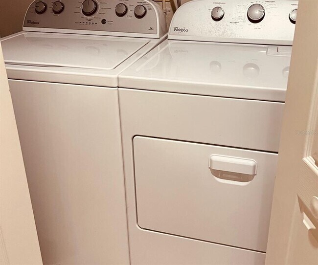 Building Photo - 9620 Club S Cir