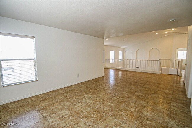 Building Photo - 179 Flying Hills Ave