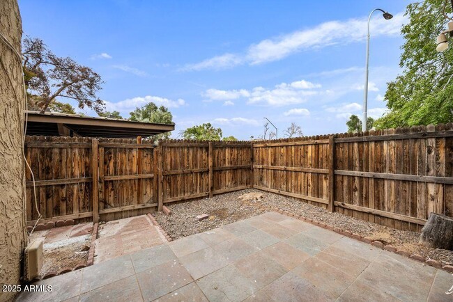 Building Photo - 5911 W Golden Ln