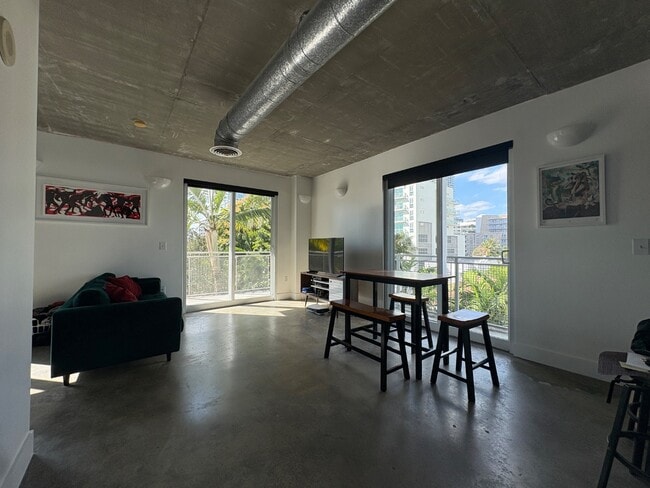 Building Photo - 455 NE 25th St