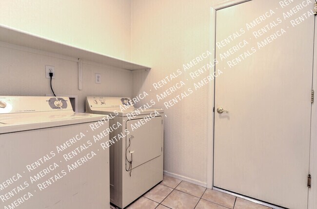 Building Photo - 3647 E Mecate Rd