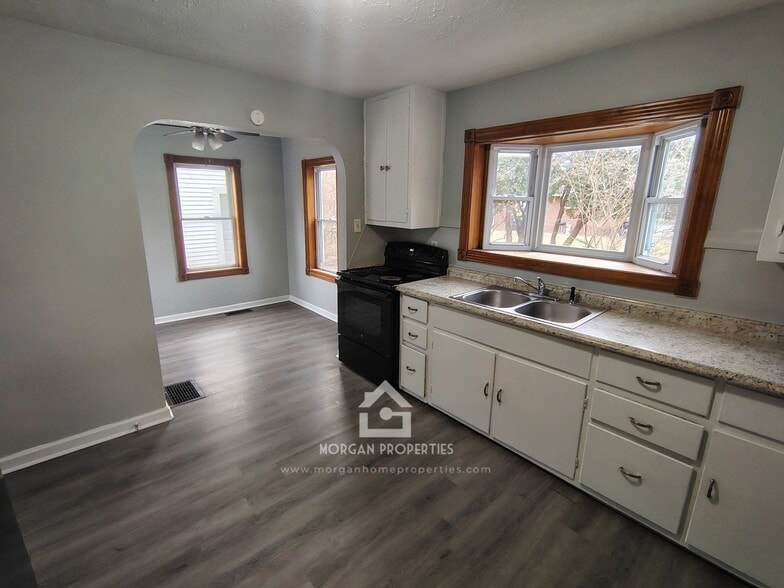 Building Photo - 2016 Poplar St