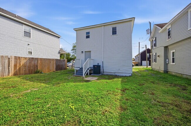 Building Photo - NEWLY REMODELED 4 BEDROOM COLONIAL HOME FOR RENT IN SUFFOLK!