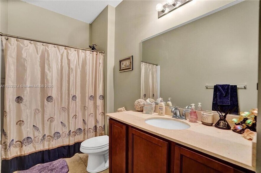 Building Photo - 256 SW 6th Ct