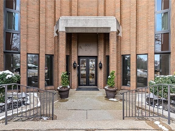 Building Photo - 900 Washington Rd