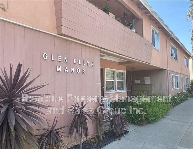 Building Photo - 930 E 1st St