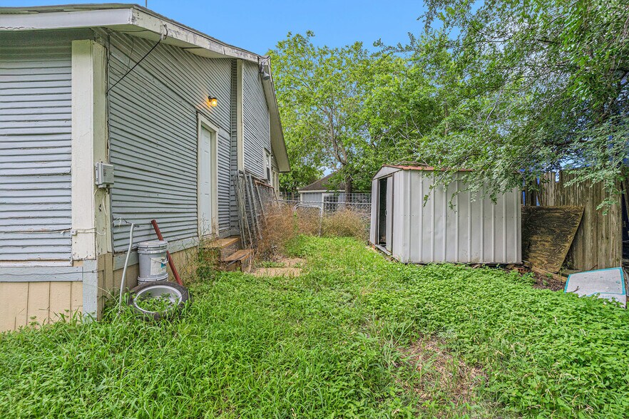 Building Photo - 111 W Atchley Ave