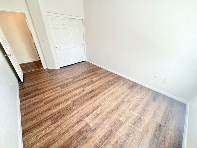 Building Photo - Fully upgraded condo with new flooring, paint, and appliances in Southwest Las Vegas