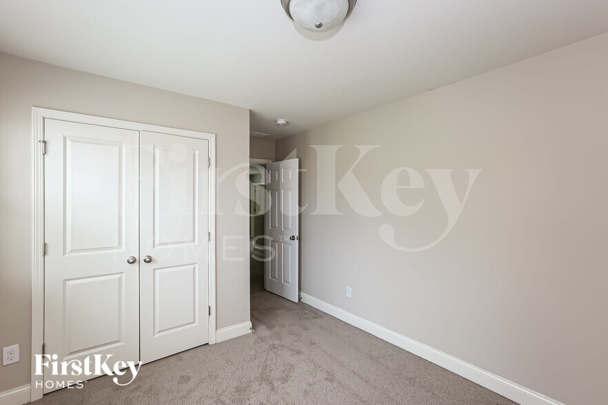 Building Photo - 9232 Evans Creek Ct