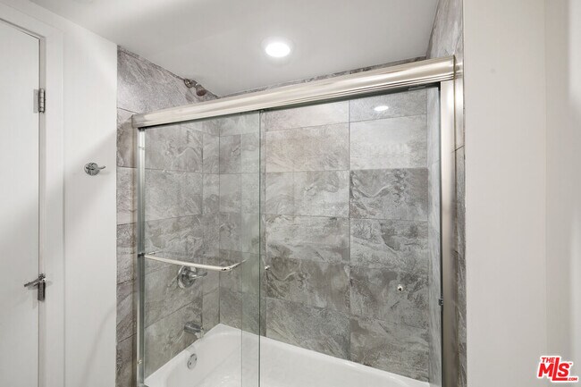 Building Photo - 5229 Willowcrest Ave