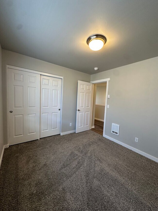 Building Photo - Juniper Ave 4-Plex (Juniper Prop.) - 02900-JUNI-00