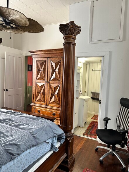 Building Photo - 423 Dakin St