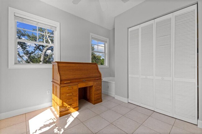Building Photo - 450 Bayshore Dr