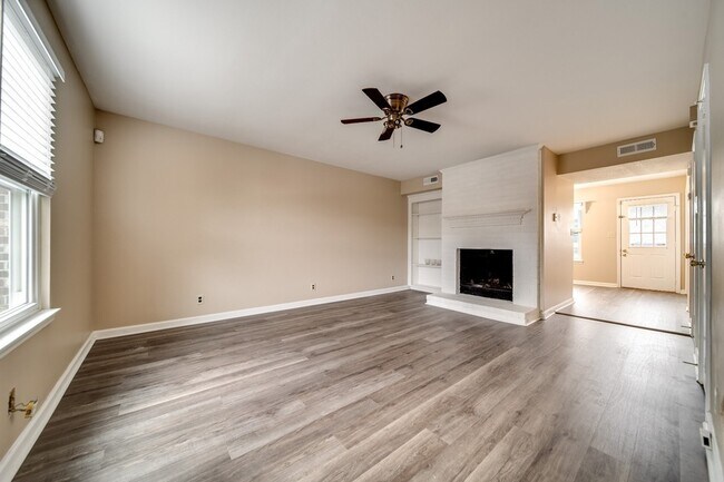 Building Photo - 219 Edgewood Dr