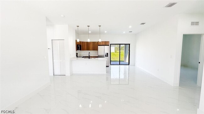 Building Photo - 721 Bering Ave S
