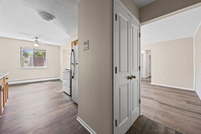 Building Photo - 6 Stenwick Dr