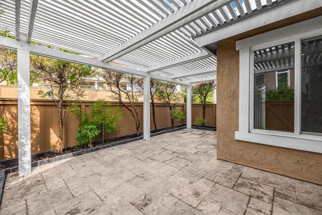 Building Photo - Beautiful 2-Story, 3-Bedroom, 3-Bath Townhome Community Pool