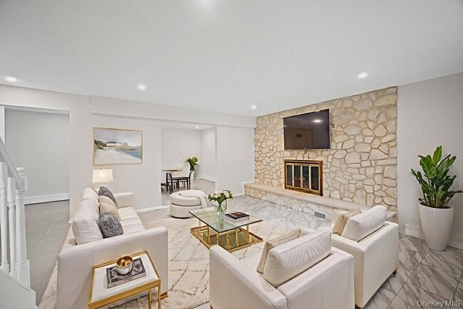 Building Photo - 26 Ravine Rd