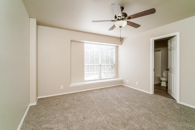 Building Photo - 207 Riders Walk