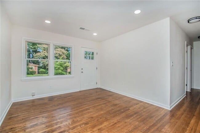Building Photo - 980 Fairburn Rd NW