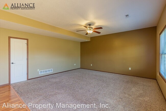 Building Photo - 3 br, 2.5 bath House - 526 Stonedale Dr.