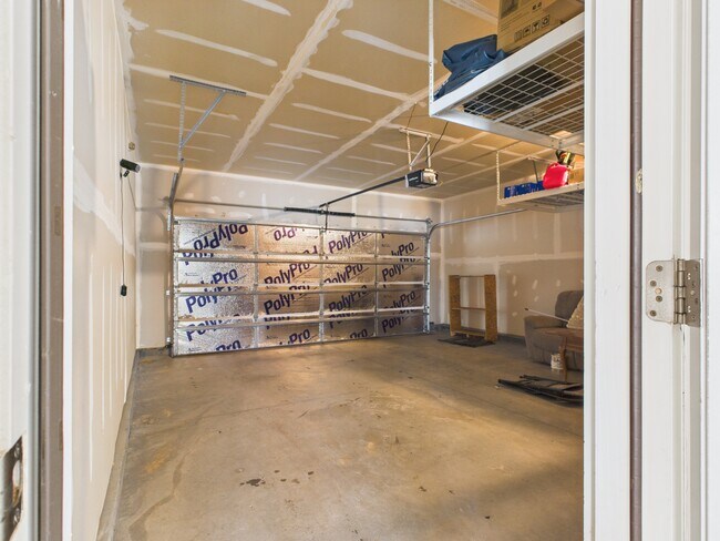 Building Photo - 2032 Highland Knoll Dr