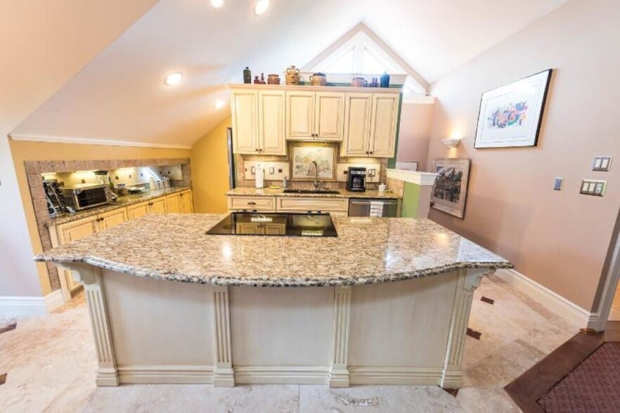 Building Photo - 244 S Plains Dr