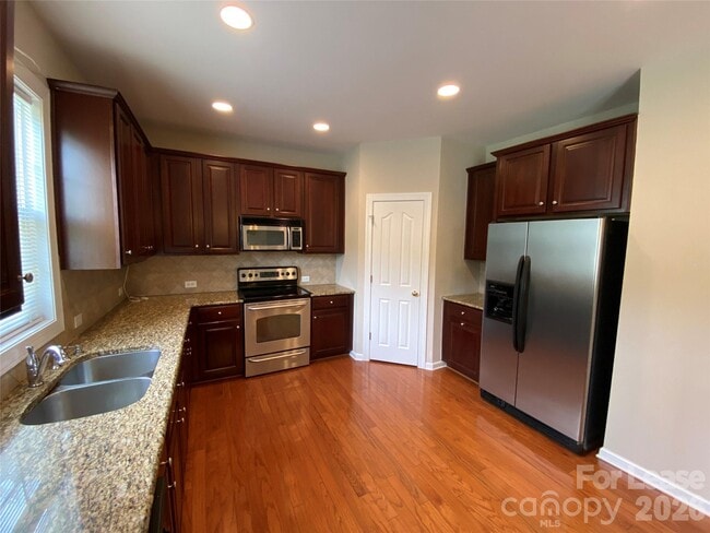 Building Photo - 13921 Daltrey Ln