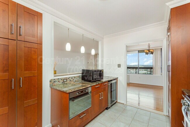 Building Photo - 3701 S George Mason Dr