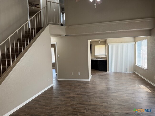 Building Photo - 3208 Green Valley Dr