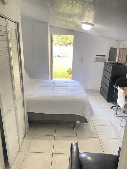 Building Photo - 7121 Taft St