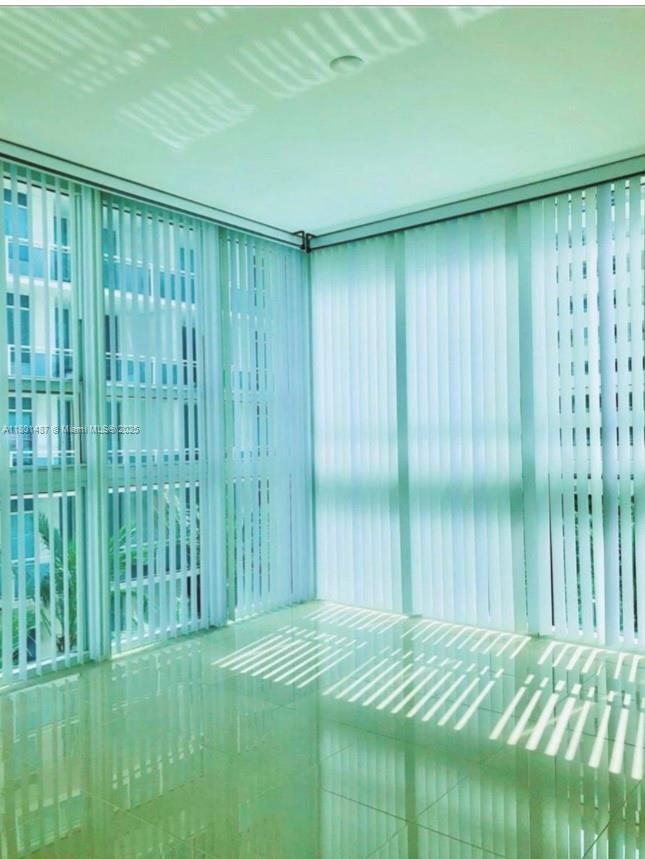 Building Photo - 950 Brickell Bay Dr