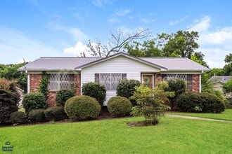Building Photo - Charming & Move-In Ready Home in Hickory Hills!