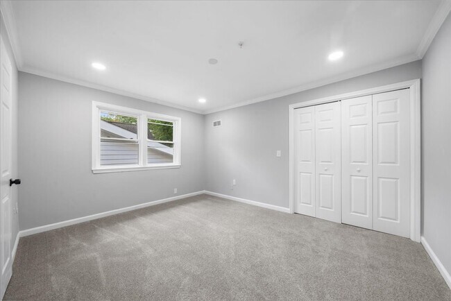 Building Photo - 5399 Northland Dr