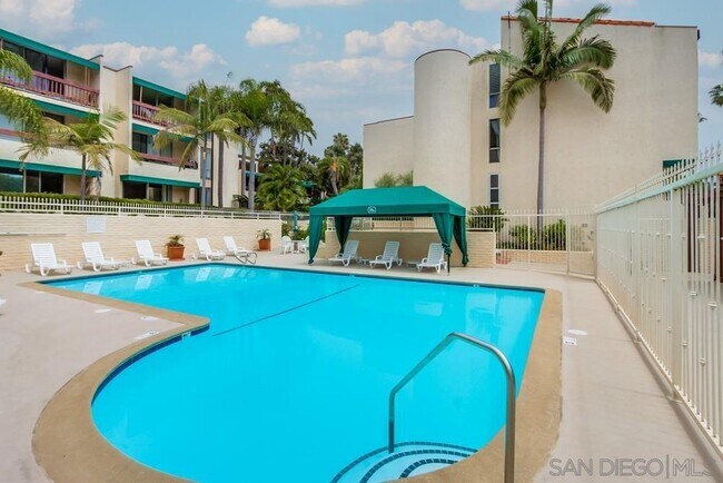 Building Photo - 6333 La Jolla Blvd