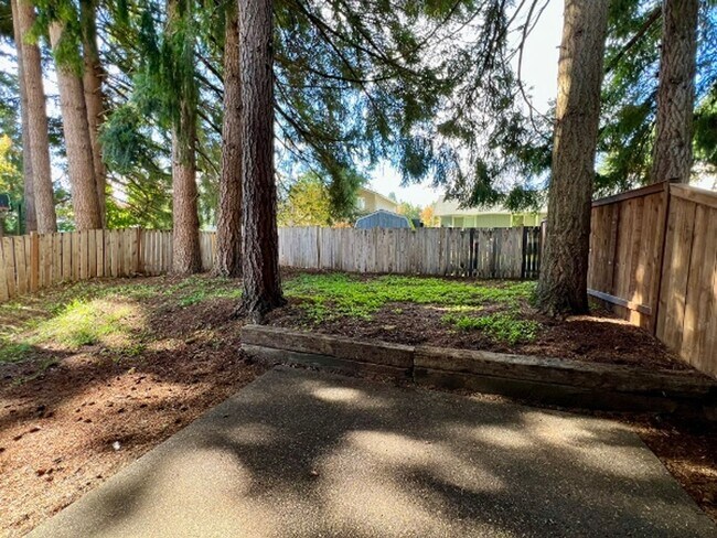 Building Photo - 3BD Townhome